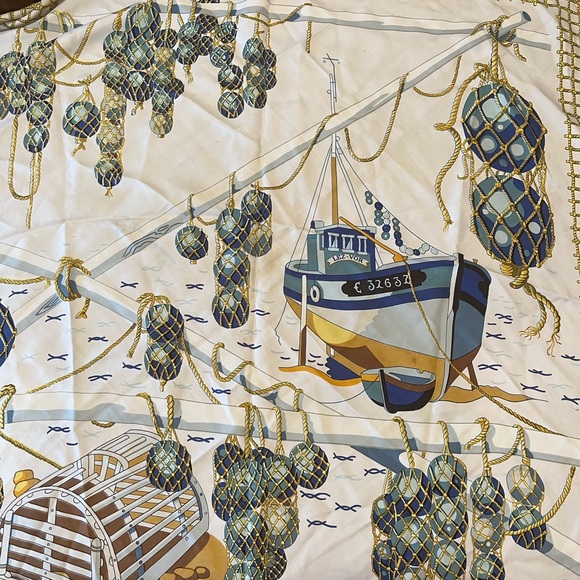 Rare Hermes large silk scarf - Picture 6 of 8